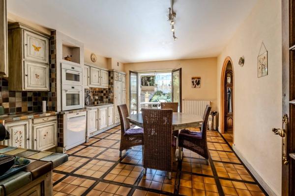 À vendre - Grande maison de caractère sur la commune de Marin, avec vue imprenable sur le lac et les montagnes