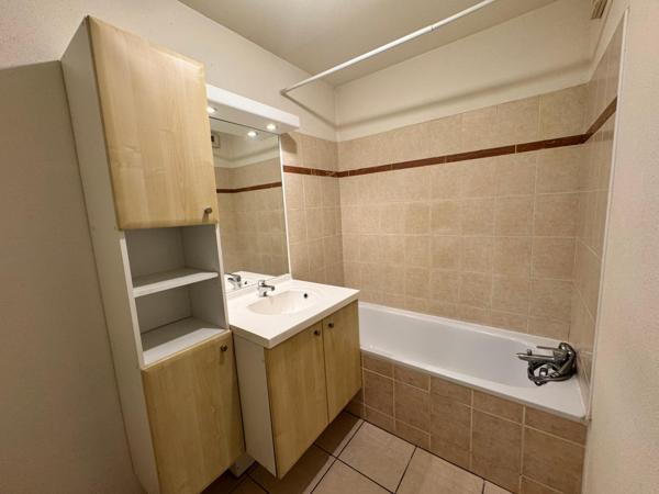 Appartement de type 2 avec parkings