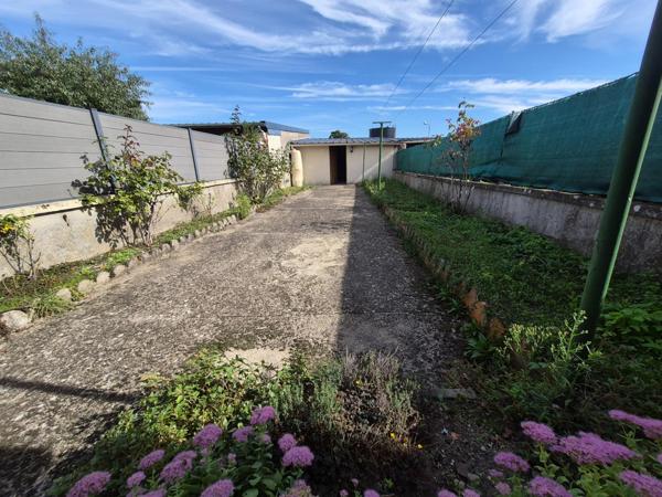 PLAIN PIED  proche commerces-jardin-garage-atelier