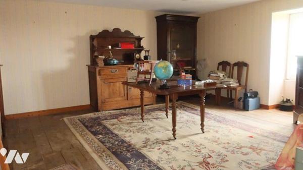 LA CHATAIGNERAIE, ENSEMBLE IMMOBILIER COMPOSE D'UNE MAISON DE MAITRE + LOGEMENT ANNEXE + ENTREPÔT.