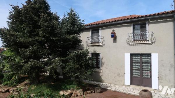 LA CHATAIGNERAIE, ENSEMBLE IMMOBILIER COMPOSE D'UNE MAISON DE MAITRE + LOGEMENT ANNEXE + ENTREPÔT.