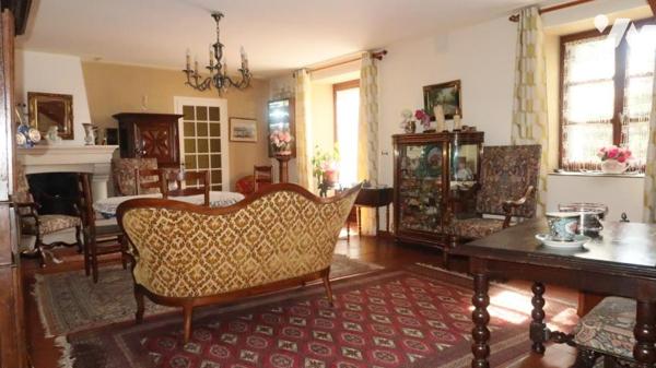 LA CHATAIGNERAIE, ENSEMBLE IMMOBILIER COMPOSE D'UNE MAISON DE MAITRE + LOGEMENT ANNEXE + ENTREPÔT.