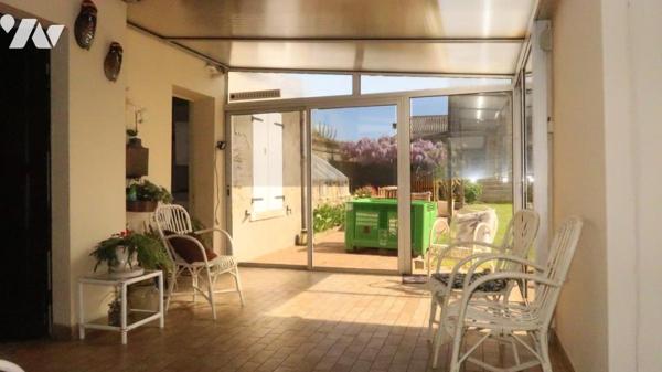 LA CHATAIGNERAIE, ENSEMBLE IMMOBILIER COMPOSE D'UNE MAISON DE MAITRE + LOGEMENT ANNEXE + ENTREPÔT.