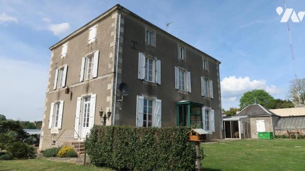 LA CHATAIGNERAIE, ENSEMBLE IMMOBILIER COMPOSE D'UNE MAISON DE MAITRE + LOGEMENT ANNEXE + ENTREPÔT.