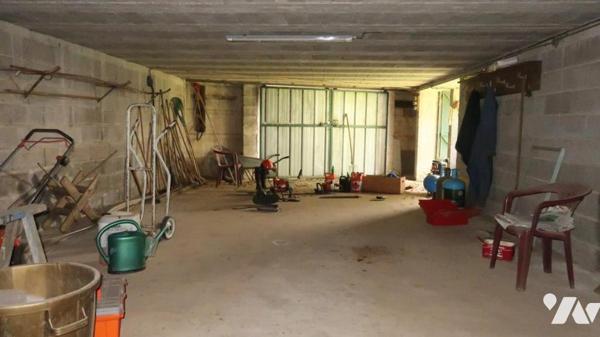 LA CHATAIGNERAIE, ENSEMBLE IMMOBILIER COMPOSE D'UNE MAISON DE MAITRE + LOGEMENT ANNEXE + ENTREPÔT.