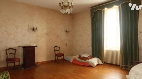 LA CHATAIGNERAIE, ENSEMBLE IMMOBILIER COMPOSE D'UNE MAISON DE MAITRE + LOGEMENT ANNEXE + ENTREPÔT.