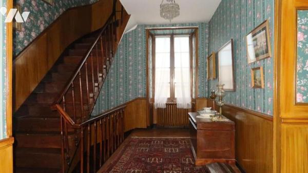 LA CHATAIGNERAIE, ENSEMBLE IMMOBILIER COMPOSE D'UNE MAISON DE MAITRE + LOGEMENT ANNEXE + ENTREPÔT.