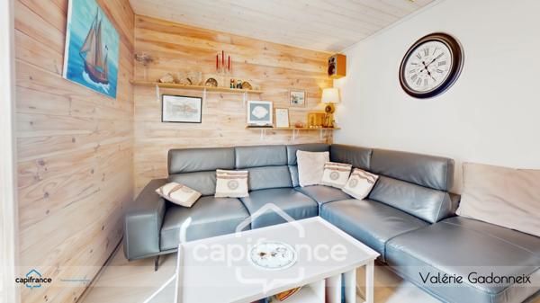 Dpt Vendée (85), à vendre à VIX Maison Charentaise de Caractère, des années 1940, bâtie en pierre, 4 chambres, dépendances, avec loft habitable, cuisine d'été, Trois garages, terrain constructible.