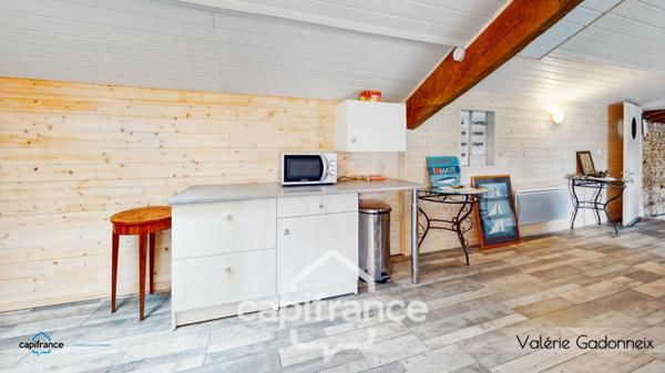 Dpt Vendée (85), à vendre à VIX Maison Charentaise de Caractère, des années 1940, bâtie en pierre, 4 chambres, dépendances, avec loft habitable, cuisine d'été, Trois garages, terrain constructible.