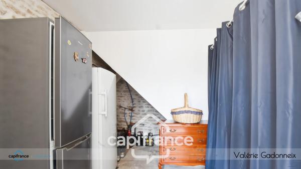 Dpt Vendée (85), à vendre à VIX Maison Charentaise de Caractère, des années 1940, bâtie en pierre, 4 chambres, dépendances, avec loft habitable, cuisine d'été, Trois garages, terrain constructible.