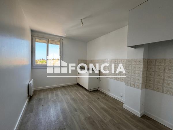 Location Studio 25.44 m² - 51 AVENUE DE LA LIBERATION Berre L'etang 13130