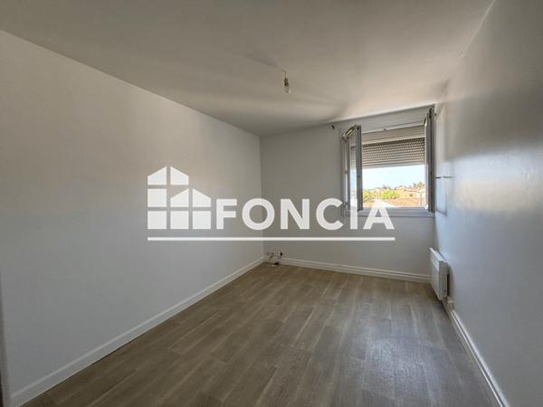 Location Studio 25.44 m² - 51 AVENUE DE LA LIBERATION Berre L'etang 13130