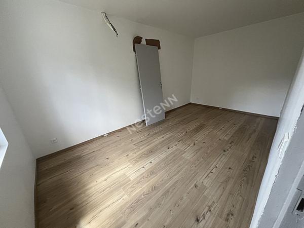 AXE LAON-REIMS - Maison de plain-pied - 3 chambres - garage - cave - dépendance