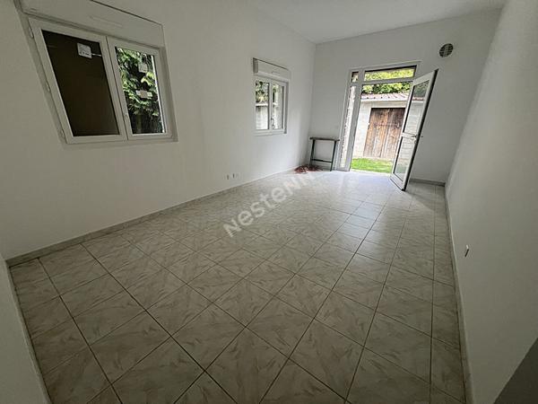 AXE LAON-REIMS - Maison de plain-pied - 3 chambres - garage - cave - dépendance