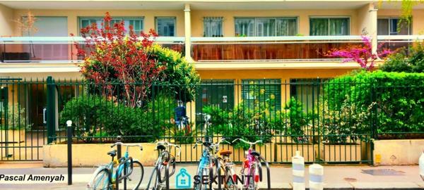 Beau Studio Paris 18ème de 27,48 M2 carrez dans bel Immeuble de standing proche Métro et Marché l'Olive +cave +parking boxable