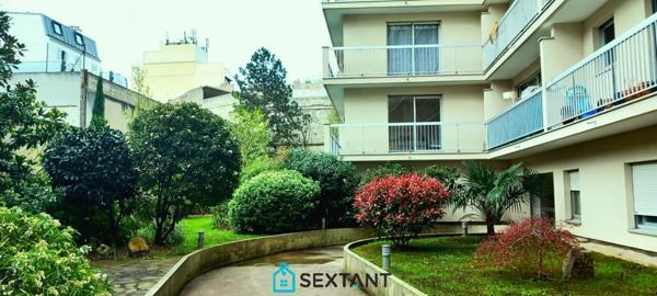 Beau Studio Paris 18ème de 27,48 M2 carrez dans bel Immeuble de standing proche Métro et Marché l'Olive +cave +parking boxable