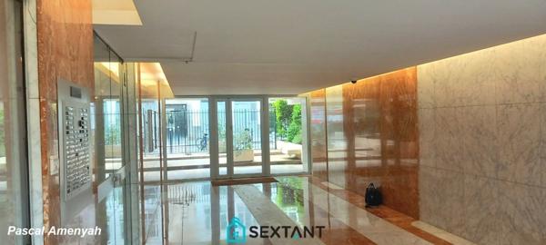 Beau Studio Paris 18ème de 27,48 M2 carrez dans bel Immeuble de standing proche Métro et Marché l'Olive +cave +parking boxable