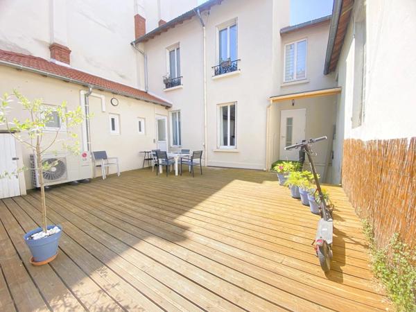 03200 VICHY -MAISON DE VILLE MEUBLÉ  3 PIÈCES AVEC TERRASSE ,PLACE DE PARKING PRIVÉ ET CAVE