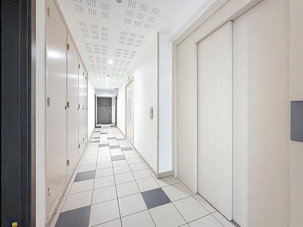 T2 38m² très lumineux avec balcon - LYON 7EME - tram T2 et T4