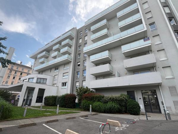 T2 38m² très lumineux avec balcon - LYON 7EME - tram T2 et T4