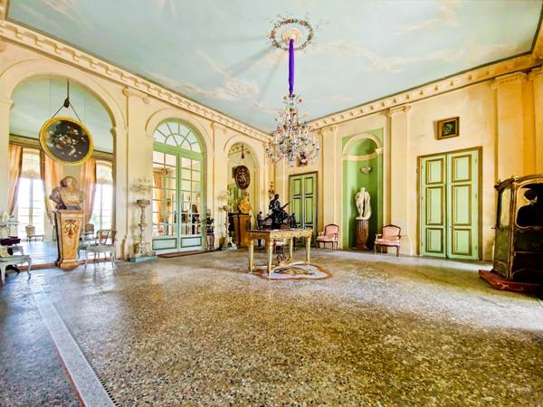 Mane (04300) Château de Sauvan, "Petit Trianon de Provence"