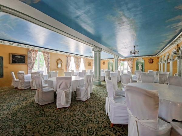 Mane (04300) Château de Sauvan, "Petit Trianon de Provence"