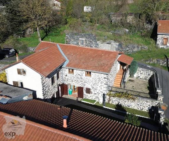 Ferme en pierre avec 2 habitations