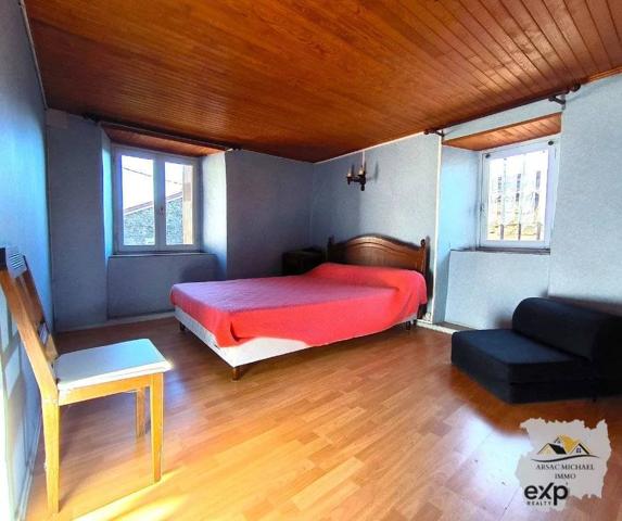 Ferme en pierre avec 2 habitations