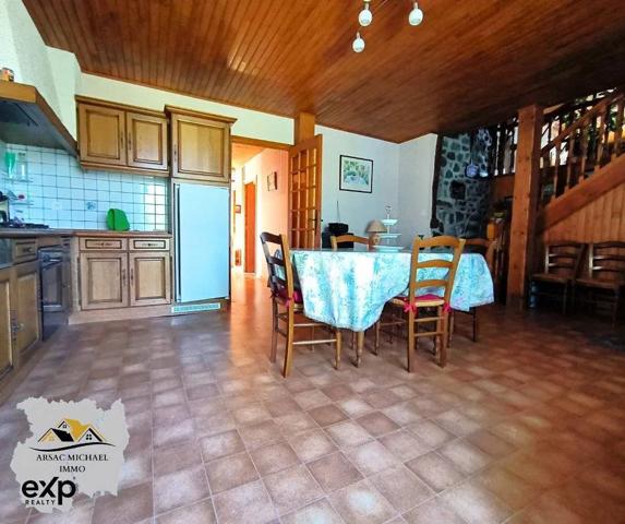 Ferme en pierre avec 2 habitations