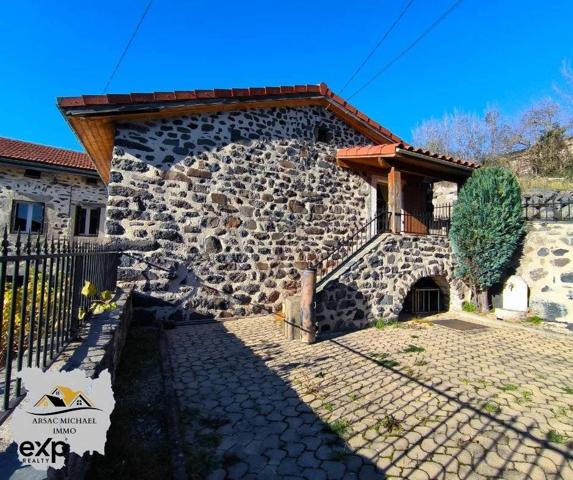 Ferme en pierre avec 2 habitations
