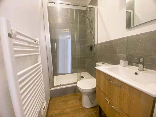 03200 VICHY - UN APPARTEMENT DIVISÉ EN UN F2 AVEC UN F3 MEUBLÉS AVEC CAVE - QUARTIER DE FRANCE -