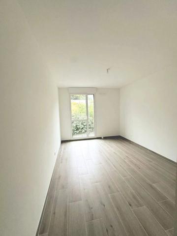 Vente                                                      Appartement
                        
                     3 pièces                      66 m2                     à Saint-Laurent-du-Var
