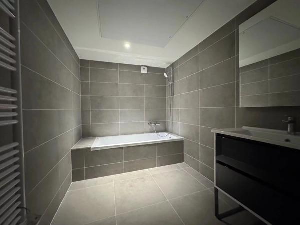 Vente                                                      Appartement
                        
                     3 pièces                      66 m2                     à Saint-Laurent-du-Var