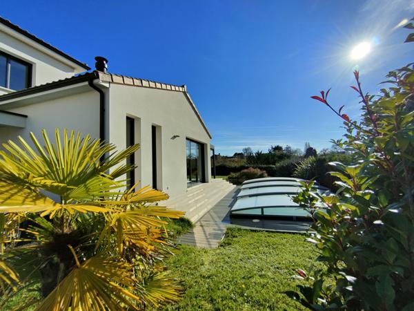 Maison 5 pièces avec piscine d'environ 170m²