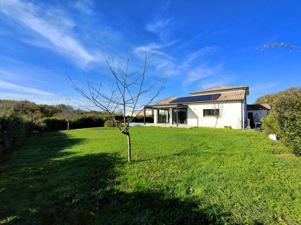 Maison 5 pièces avec piscine d'environ 170m²