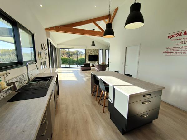 Maison 5 pièces avec piscine d'environ 170m²