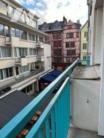 Appartement T4 au 2ème étage d'un Immeuble situé  quartier Cathédrale/Gros Horloge, d'une surfa...