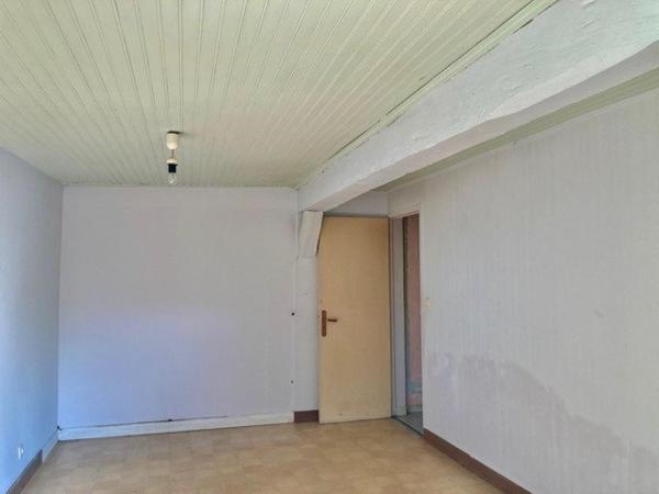 MAISON  A RENOVER SUR TERRAIN 3214 m2