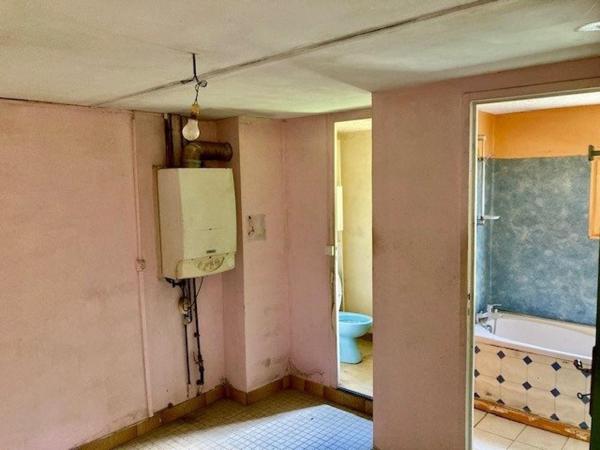 MAISON  A RENOVER SUR TERRAIN 3214 m2