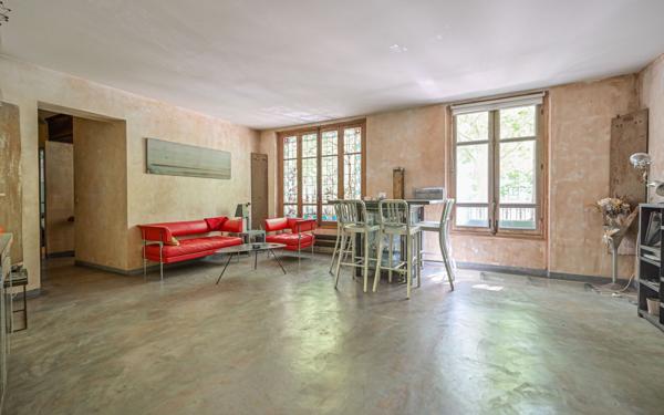 Appartement à vendre    6 pièces • 145,51 m2 Paris 20