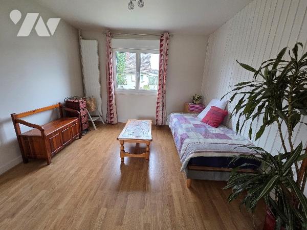 YVETOT,  maison de ville, d'~94 m², sur un terrain ~670 m², 3 chambres, sous sol.