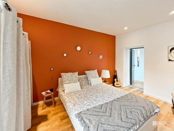 Élégance et prestige : maison en pierre de 215 m² avec prestations haut de gamme et terrasse, piscine