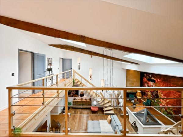 Élégance et prestige : maison en pierre de 215 m² avec prestations haut de gamme et terrasse, piscine