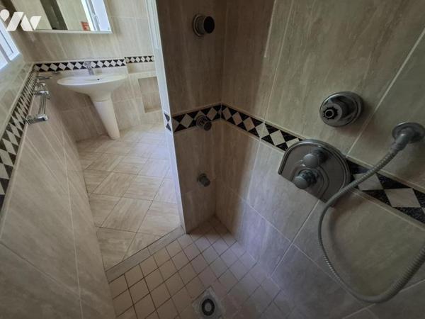 Belle maison de caractère à ROYAN - quartier Palais des congés - 140 m² hab avec 3 chambres 