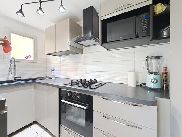 Maison
         3 pièces
        - 62 m² 267 000 € *