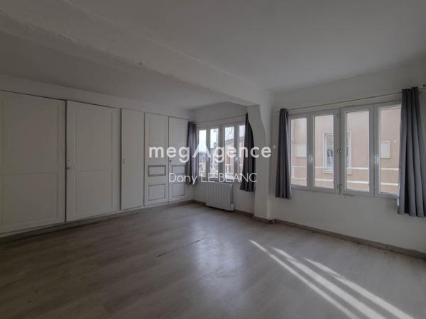 Immeuble à ILLIERS-COMBRAY, 28120 - 290m²