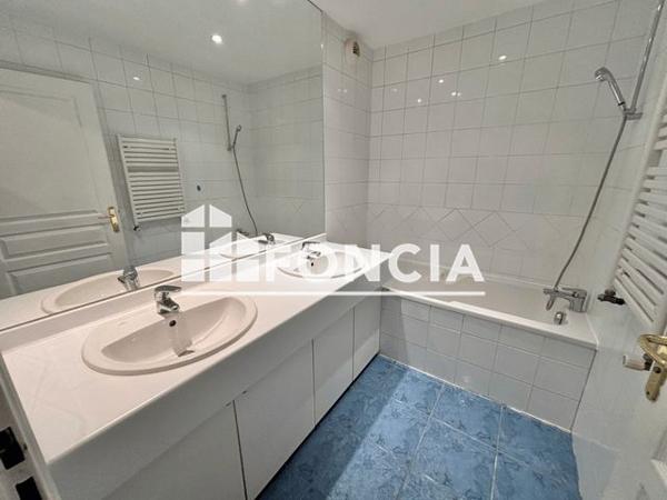 Location Appartement 4 pièces 105.7 m² - 38 RUE BOSSUET Lyon 69006