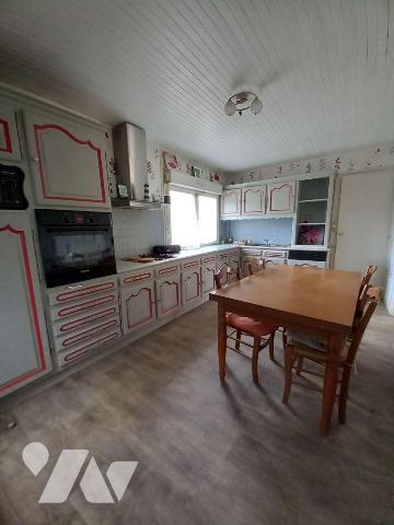 Exclusivement à l'Etude, LARCHAMP, Lot de 2 maisons de 74m² chacune :
- Une maison en pierres ...