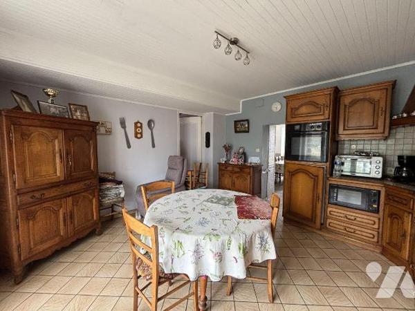 Exclusivement à l'Etude, LARCHAMP, Lot de 2 maisons de 74m² chacune :
- Une maison en pierres ...