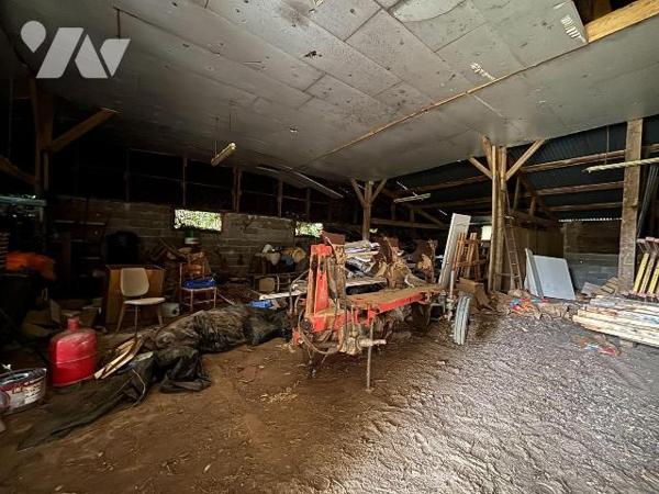 Exclusivement à l'Etude, LARCHAMP, Lot de 2 maisons de 74m² chacune :
- Une maison en pierres ...